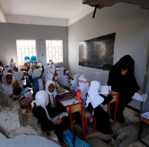 Girls attend a class at their school damaged by a recent Saudi-led air strike, in the Red Sea port city of Hodeidah, Yemen October 24, 2017. REUTERS/Abduljabbar Zeyad